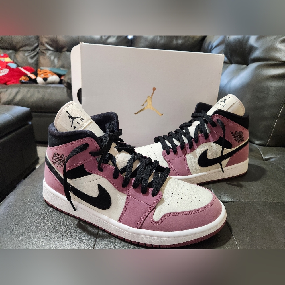 Jordan Retro 1s Size 12 Women or 10 Men